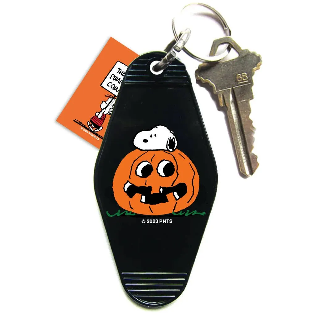 3P4 x Peanuts® - Snoopy Great Pumpkin Key Tag