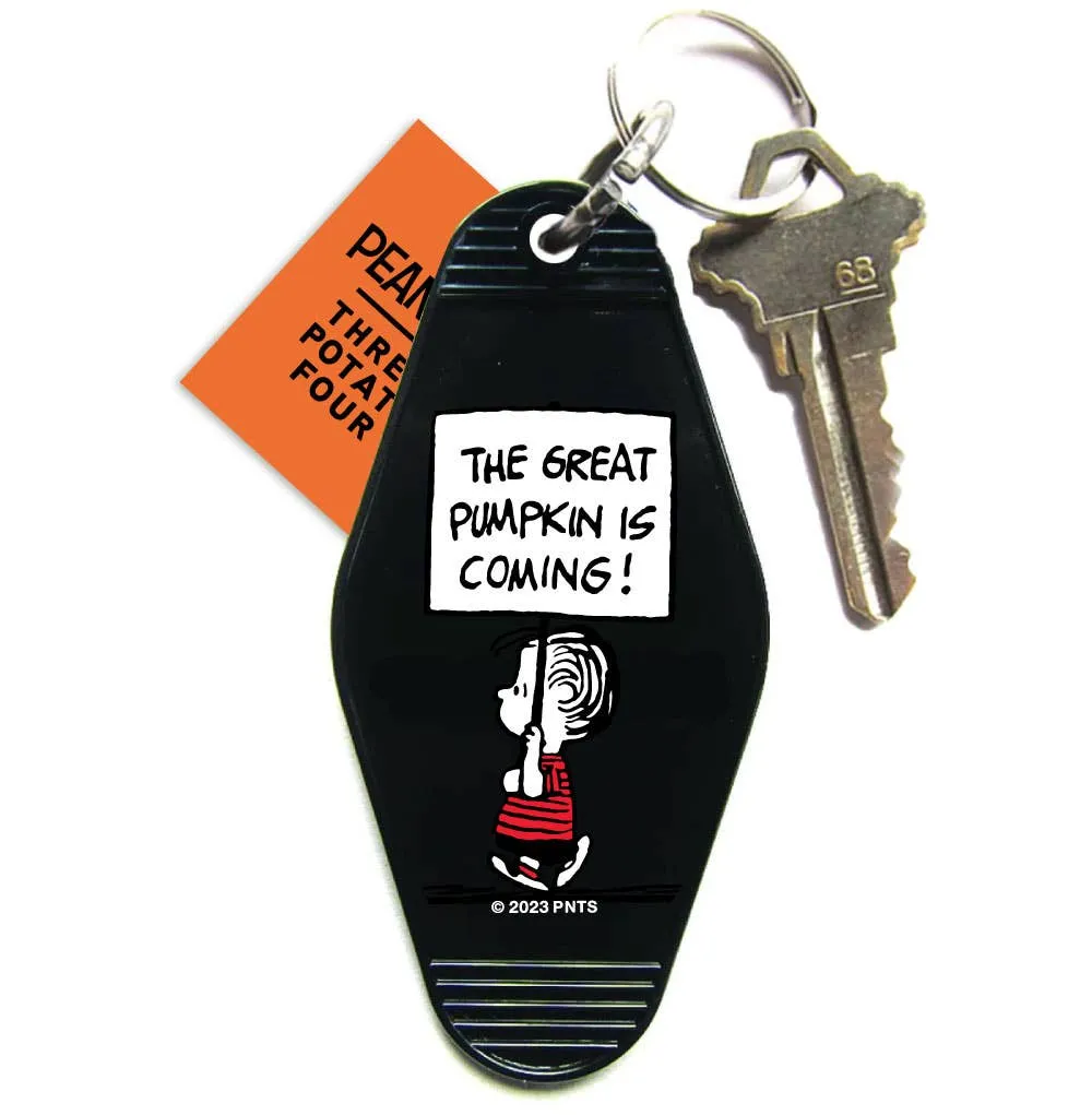 3P4 x Peanuts® - Snoopy Great Pumpkin Key Tag
